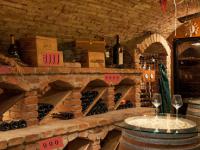 play Restaurant Wine Cellar Room Escape