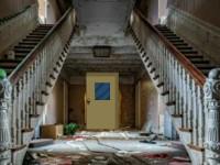 play Suspicious Abandoned Place Escape