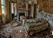 play Abandoned Amaze Room Escape