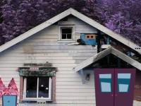 play Abandoned Log House Rescue