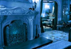 play Gothic Blue Room Escape