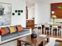 play Spacious Living Room