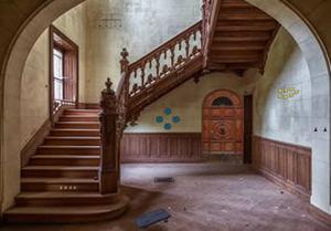 play Chateau Hallway Escape
