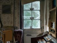 play Banded House Escape