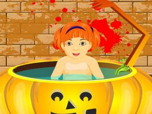 play Little Baby Halloween Bathing