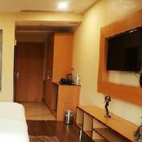 play Migi Luxuriant Hotel Room Escape