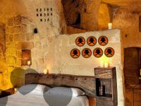 play Cave House Escape