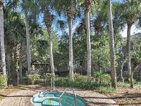 play Sneaky Escape Palm Vista