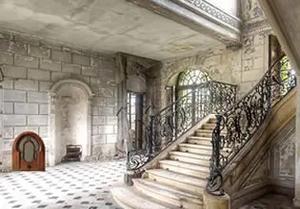 play Old Building Escape